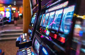 Người dùng Việt Nam chơi game slot trực tuyến trên điện thoại qua vty35